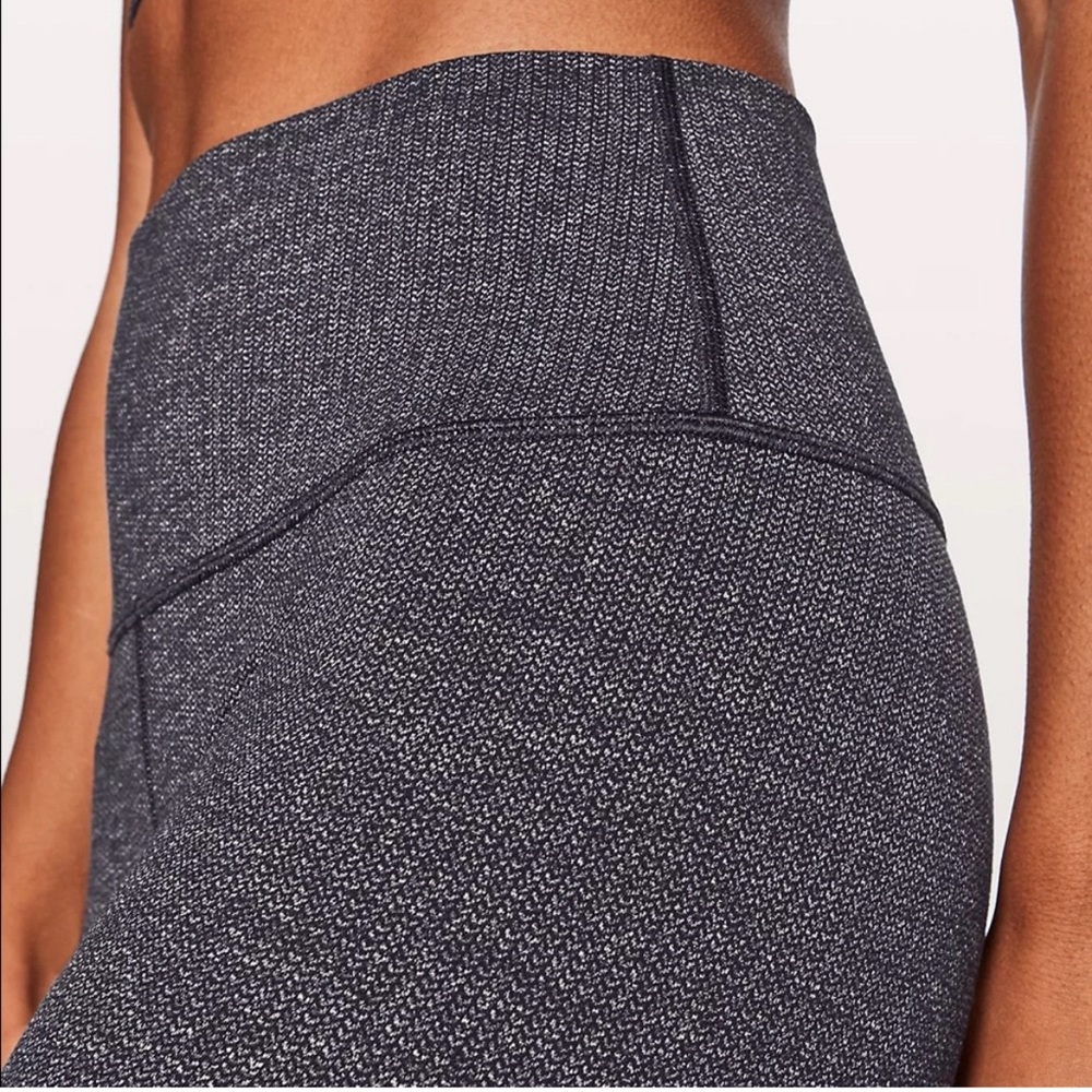 ‼️SOLD‼️Lululemon High Rise Leggings 28" Gray
Grey Thick Textured
Knit sz 2 - Picture 3 of 11